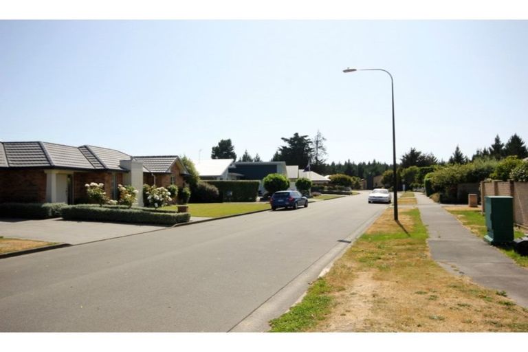 Photo of property in 4 Len Hale Place, Parklands, Christchurch, 8083