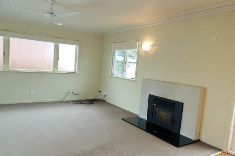 Photo of property in 6 River Road, Te Atatu Peninsula, Auckland, 0610