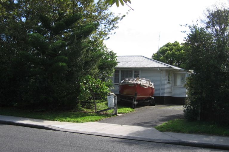 Photo of property in 11 Harrington Road, Henderson, Auckland, 0610