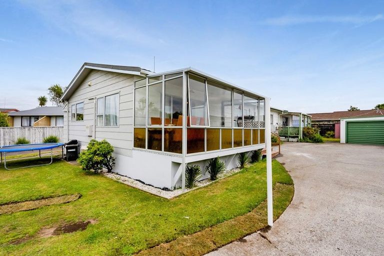 Photo of property in 2/6 Wicklow Place, Bell Block, New Plymouth, 4312