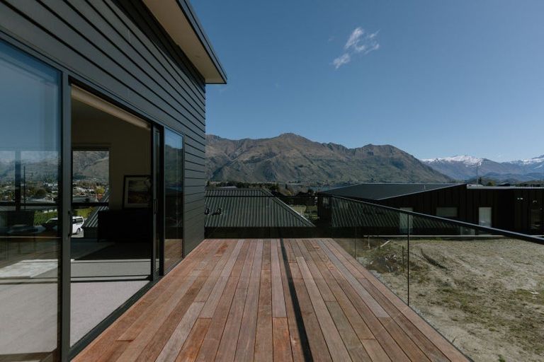 Photo of property in 60 Kirimoko Crescent, Wanaka, 9305