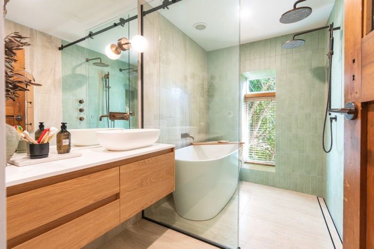 Photo of property in 12 Highland Crescent, Wadestown, Wellington, 6012