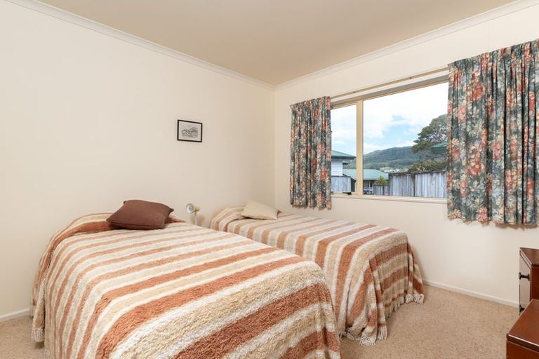 Photo of property in 1b Kereru Bend, Tawa, Wellington, 5028