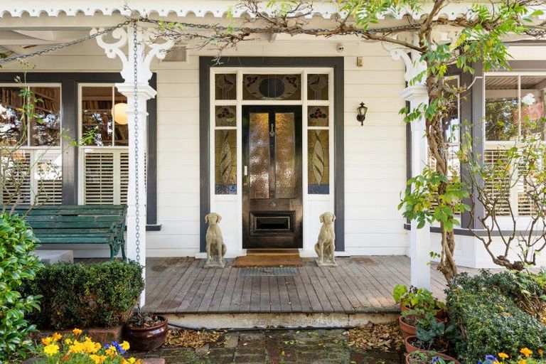 Photo of property in 15 Colenso Avenue, Hospital Hill, Napier, 4110