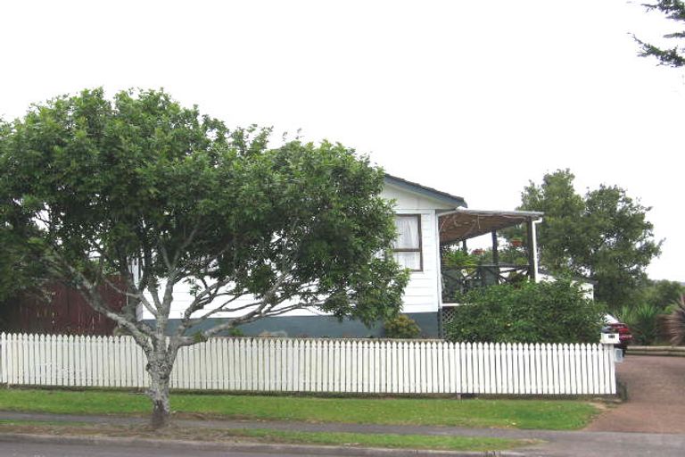 Photo of property in 11 Mayer Place, Ranui, Auckland, 0612