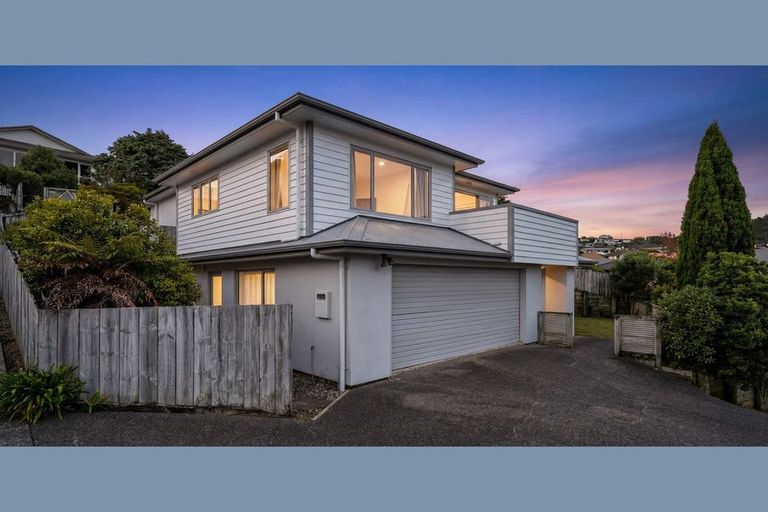 Photo of property in 16 Eastcott Grove, Churton Park, Wellington, 6037
