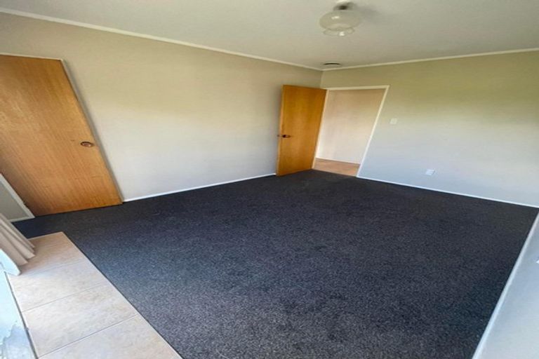 Photo of property in 19 Blacklock Avenue, Henderson, Auckland, 0612