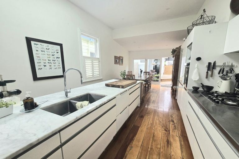 Photo of property in 87 Tiber Street, Island Bay, Wellington, 6023