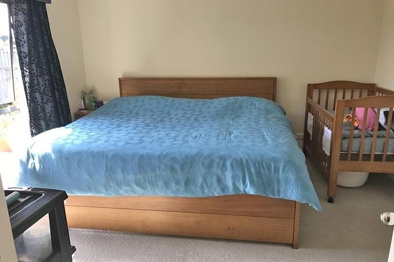 Photo of property in 11 Holsten Place, Massey, Auckland, 0614