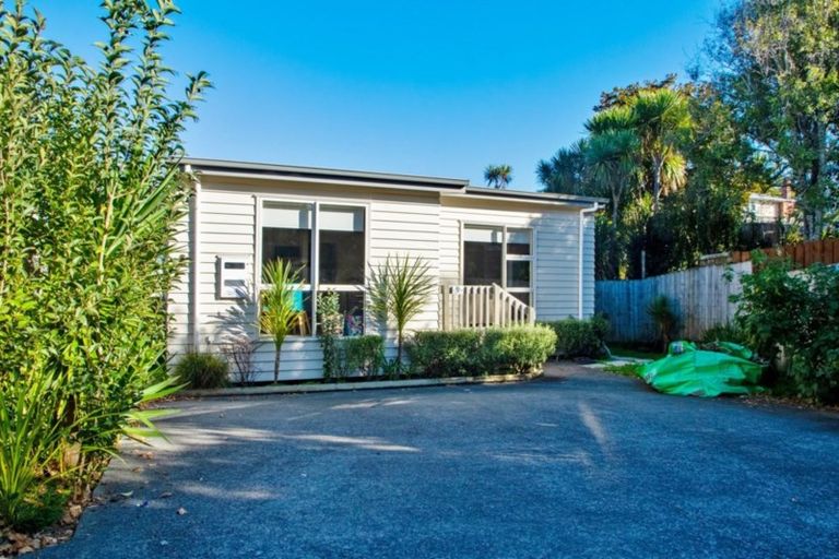 Photo of property in 9 Mackwood Place, Birkdale, Auckland, 0626