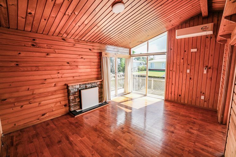 Photo of property in 17 Glen Norman Avenue, Henderson, Auckland, 0610