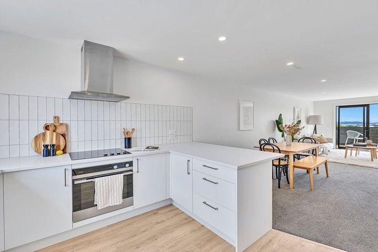 Photo of property in 2/504 Don Buck Road, Massey, Auckland, 0614