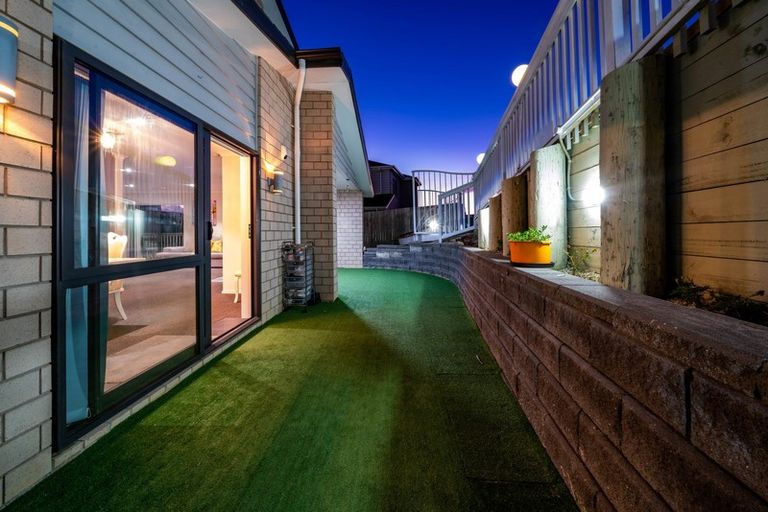 Photo of property in 14 Kereru Rise, Papakura, 2110