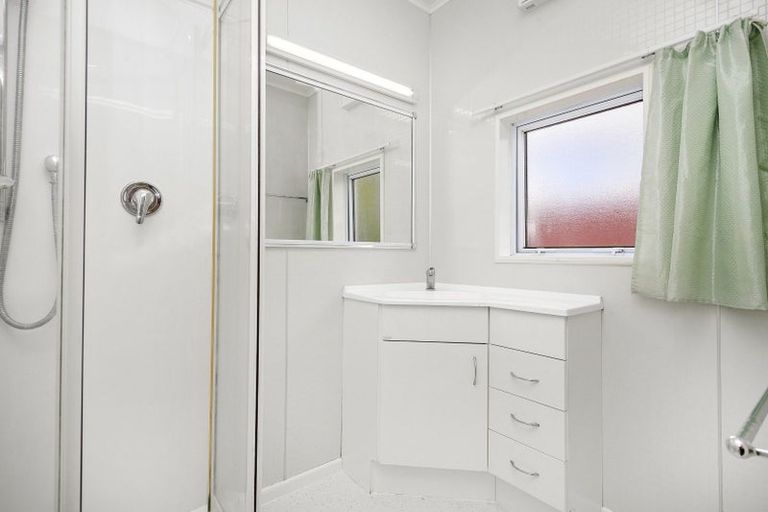 Photo of property in 9 Apuka Street, Brooklyn, Wellington, 6021