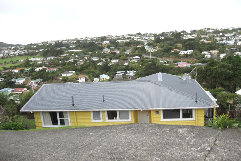 Photo of property in 111 Ruskin Road, Newlands, Wellington, 6037