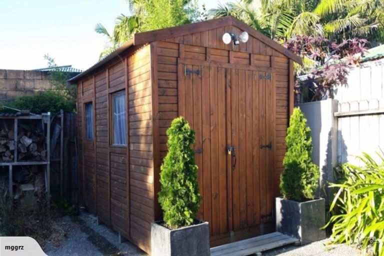 Photo of property in 4 Tawa Road, Te Atatu Peninsula, Auckland, 0610