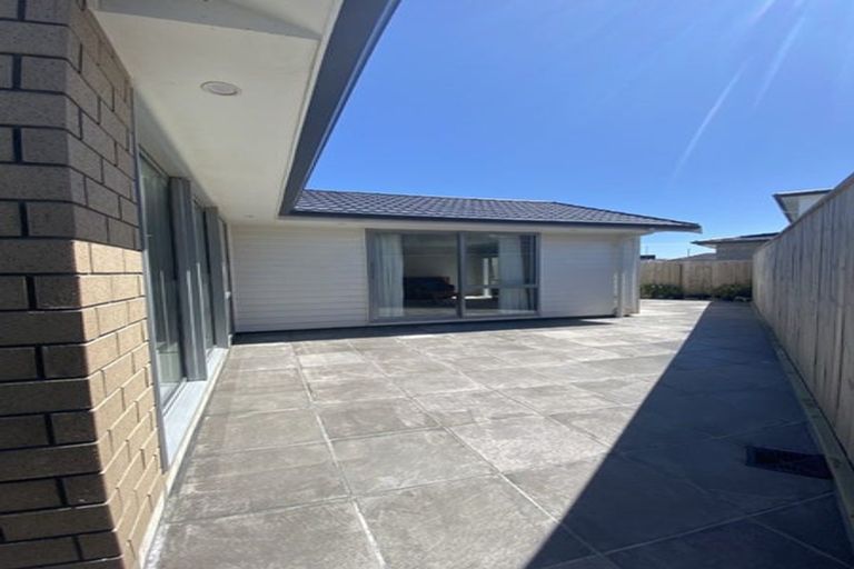 Photo of property in 59 Queen Charlotte Drive, Aotea, Porirua, 5024