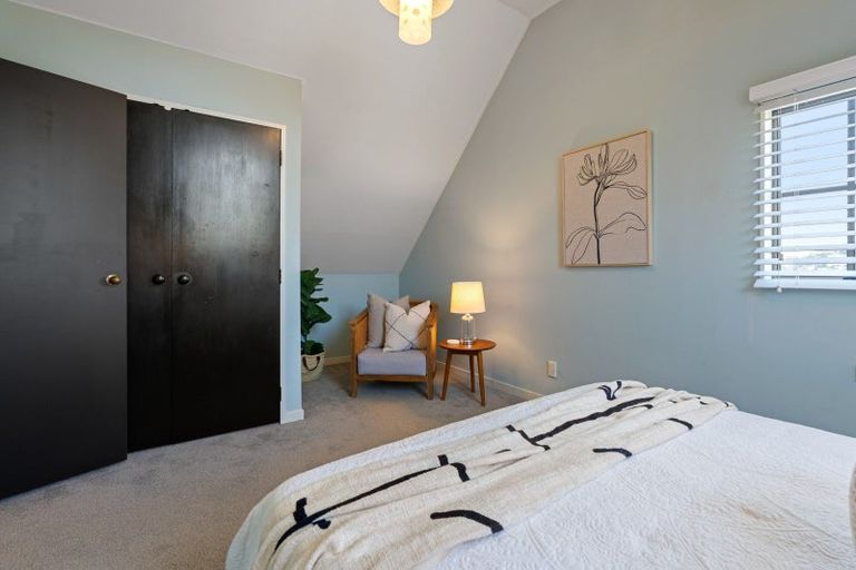 Photo of property in 8a Cassis Place, Crofton Downs, Wellington, 6035