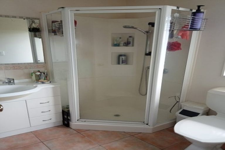 Photo of property in 9 San Fernando Way, Henderson, Auckland, 0612