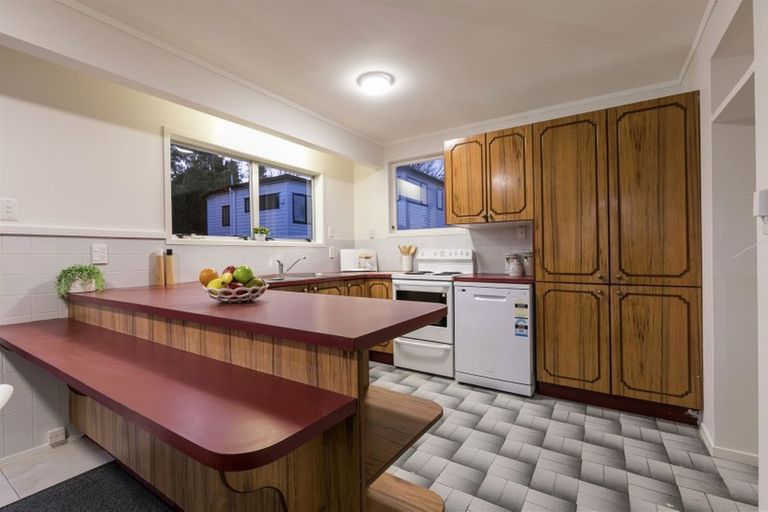 Photo of property in 37 Vina Place, Massey, Auckland, 0614