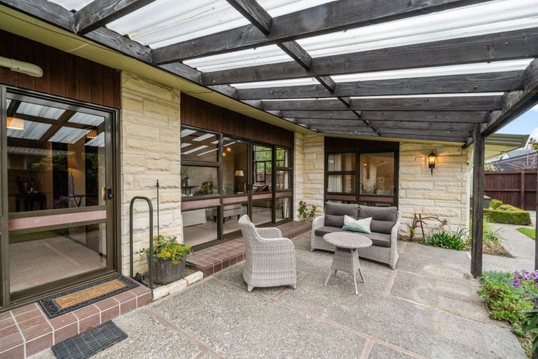 Photo of property in 30 Kingham Place, Avonhead, Christchurch, 8042