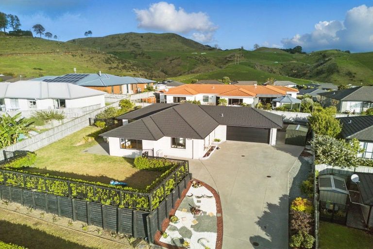 Photo of property in 35 Ballintoy Park Drive, Welcome Bay, Tauranga, 3175