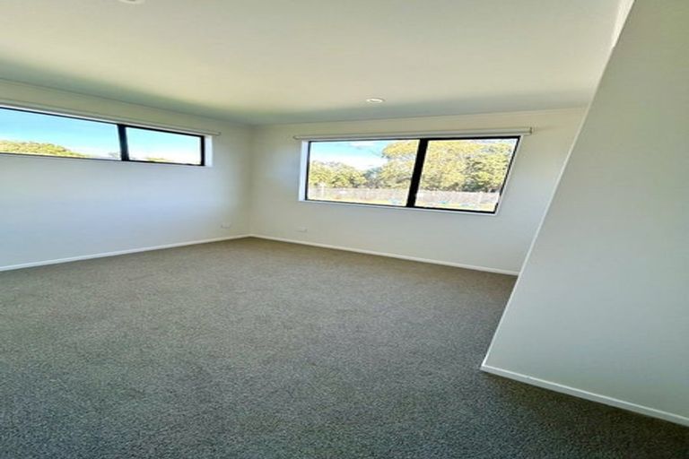Photo of property in 45 Cleat Street, Whitby, Porirua, 5024