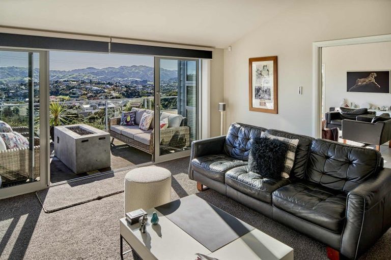 Photo of property in 10 Madeira Close, Whitby, Porirua, 5024