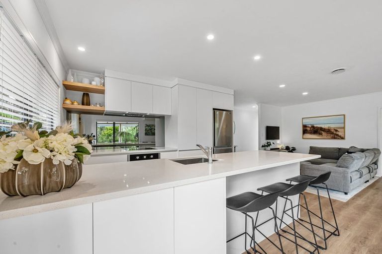 Photo of property in 51 Makiri Street, Helensville, 0800