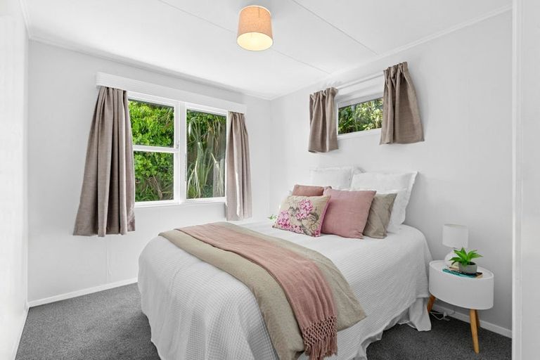 Photo of property in 75 Salford Street, Newlands, Wellington, 6037