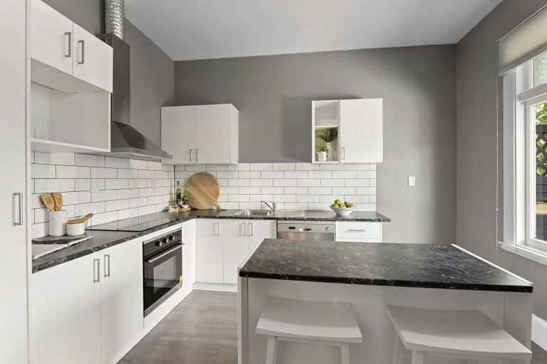 Photo of property in 229 Geraldine Street, Edgeware, Christchurch, 8013