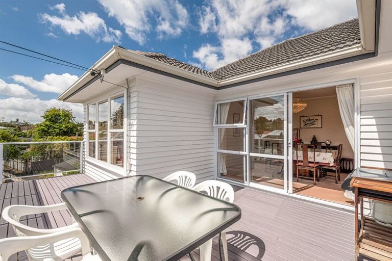 Photo of property in 4 Meadowvale Avenue, Forrest Hill, Auckland, 0620