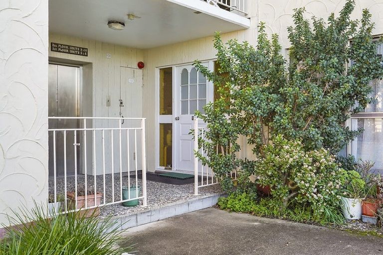 Photo of property in 2/10 Hunter Street, Hamilton Lake, Hamilton, 3204