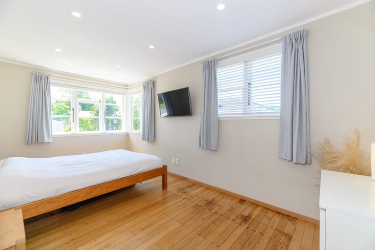 Photo of property in 11 Hill Crescent, New Lynn, Auckland, 0600