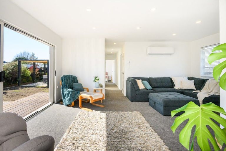 Photo of property in 10 Gladys Place, Kelvin Grove, Palmerston North, 4414