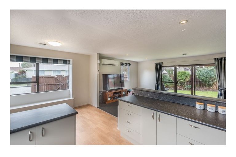 Photo of property in 4 Magenta Place, Broomfield, Christchurch, 8042