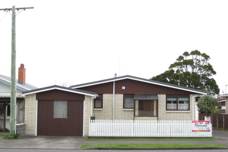 Photo of property in 19a Karamu Street, Strandon, New Plymouth, 4312