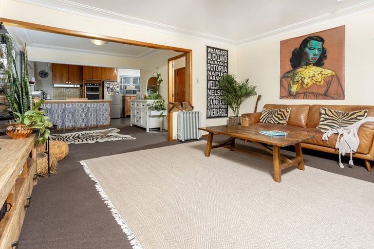 Photo of property in 61 Exmouth Road, Northcote, Auckland, 0627