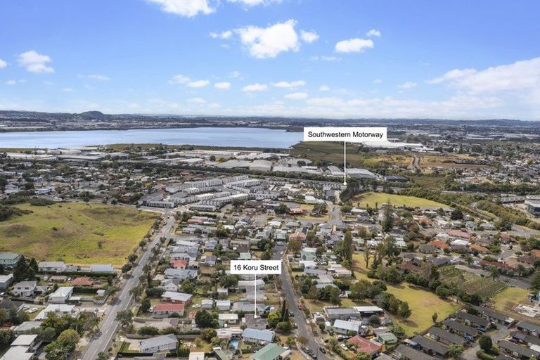 Photo of property in 16 Koru Street, Mangere Bridge, Auckland, 2022