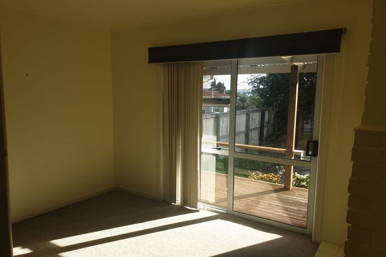 Photo of property in 8 River Road, Te Atatu Peninsula, Auckland, 0610