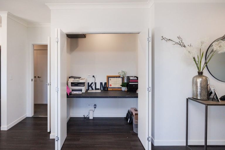 Photo of property in 30 Dogwood Way, Milson, Palmerston North, 4414