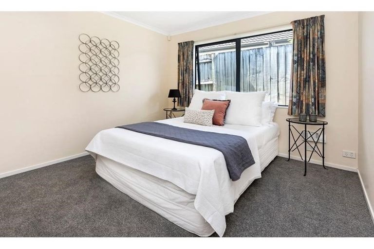 Photo of property in 15 Kilsyth Way, East Tamaki Heights, Auckland, 2016