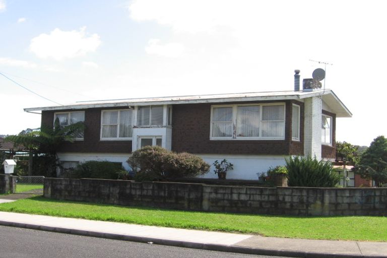 Photo of property in 1 Harry Ward Place, Henderson, Auckland, 0610