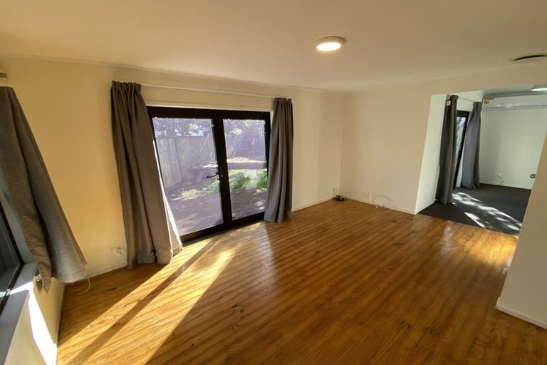 Photo of property in 1/19 Tree View Avenue, Glenfield, Auckland, 0629