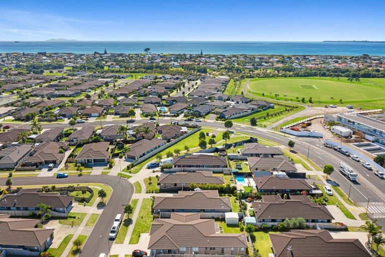 Photo of property in 33 Rainey Crescent, Papamoa Beach, Papamoa, 3118
