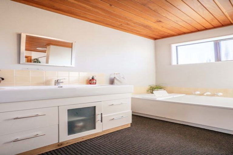 Photo of property in 39 Home Street, Manapouri, 9679