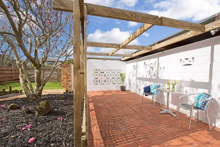 Photo of property in 5 Priestley Drive, Bucklands Beach, Auckland, 2014