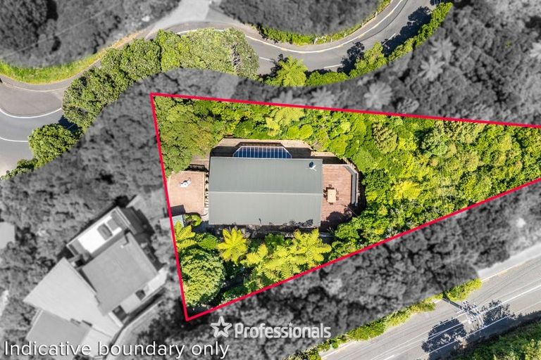 Photo of property in 2 Singers Road, Korokoro, Lower Hutt, 5012