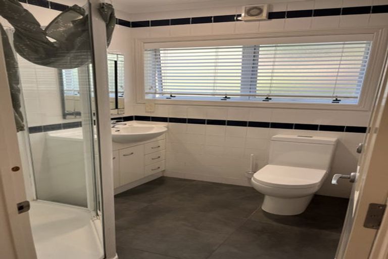 Photo of property in 8 Glenreagh Place, Torbay, Auckland, 0630