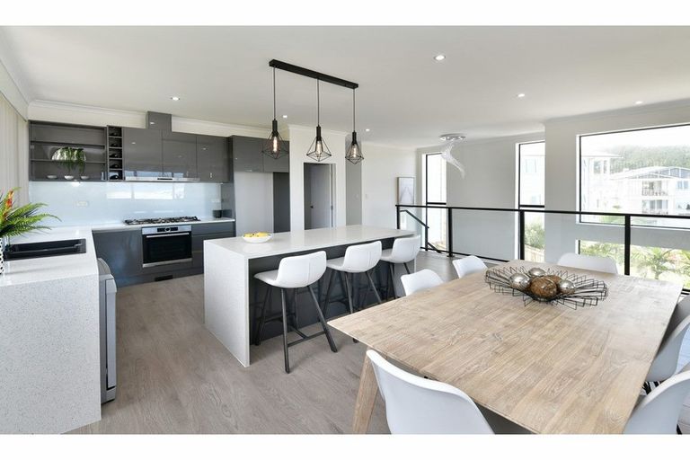 Photo of property in 61 Landmark Terrace, Orewa, 0931